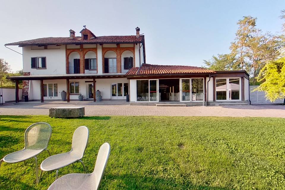 Location per matrimoni Il Groglio in Piemonte con ampio giardino e struttura elegante immersa nel verde